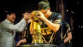 淘汰赛抽签：上半区JDG内战WBG，下半区TES火并T1！